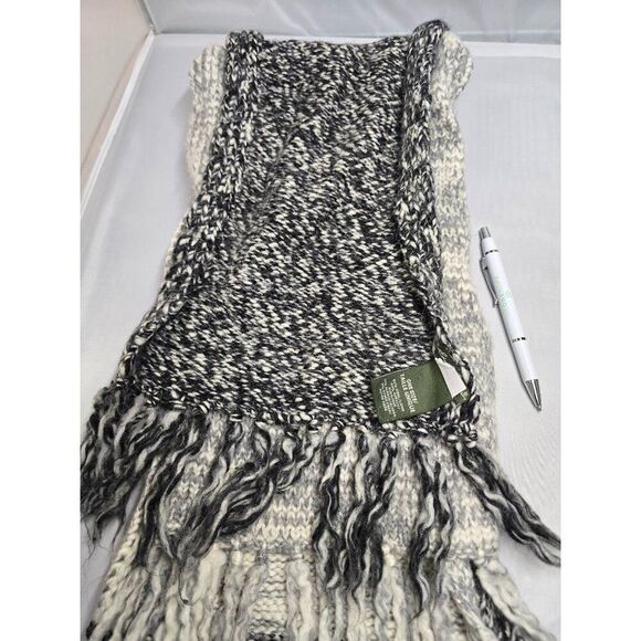 Cozy Winter Knit Scarf With Fringe Edges  One Size  Acrylic & Wool Blend - Picture 1 of 7